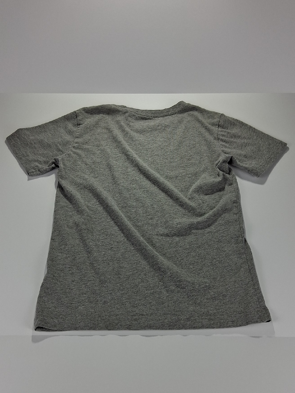 Boys Nike Tee Shirt Size Medium Heather Gray With Center Basketball Logo - Picture 4 of 4